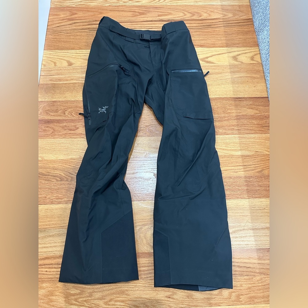 Arcteryx Sabre pants, Black, Mens Medium, Regular length. 3L Gore-Tex
